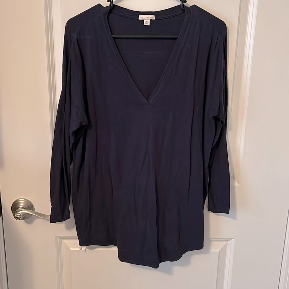 Gap Factory navy top w side zippers size M v neck.